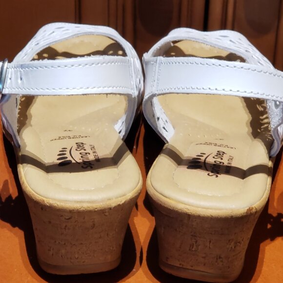 Spring Step White Open Toe Wedge Leather  Shoes/Sandals -  Size 7 (37) Like New - Picture 5 of 9